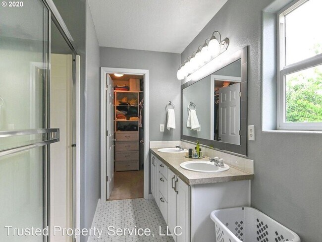 Building Photo - 4 br, 2.5 bath House - 3827 Aerial Way