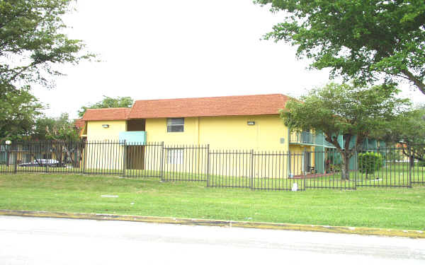 Building Photo - University Trail Condominium