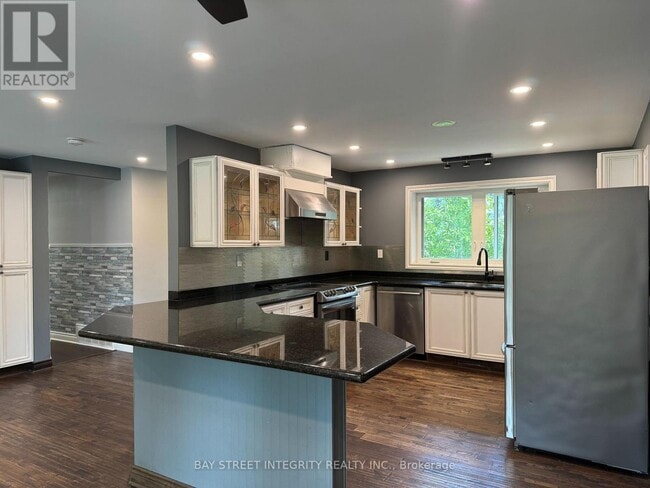 Building Photo - 1339 Pinegrove Rd