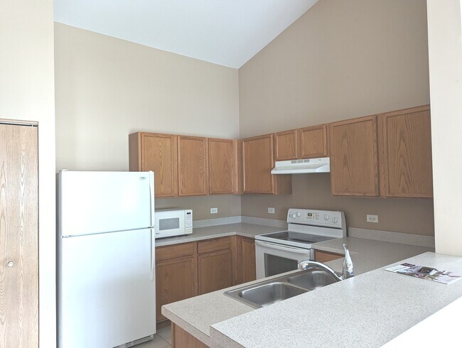 Building Photo - 1631 Silverstone Dr