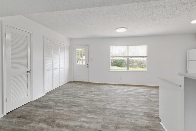 Building Photo - 5211 Thunderbird St