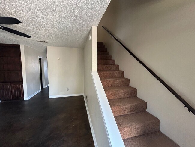 Building Photo - Cobblestone Townhome for Rent