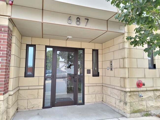 Building Photo - 687 E 2nd St