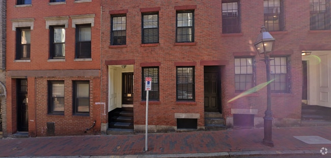 Building Photo - 61 Joy St