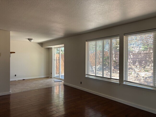 Building Photo - 3 BR/2BA Home In Tamarack Park East
