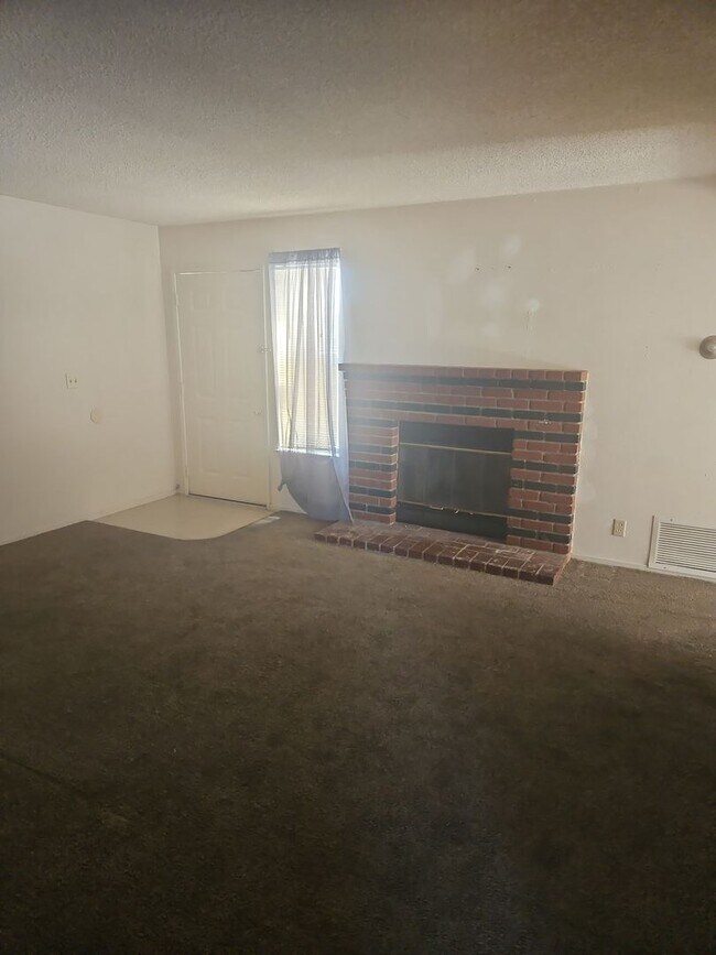 Foto del edificio - 2 BEDROOM 1 BATH UNIT