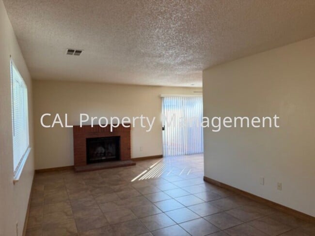 Foto del edificio - Northgate Village Condo 2 Bed/1 Bath!