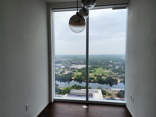 Foto del edificio - 301 West Ave