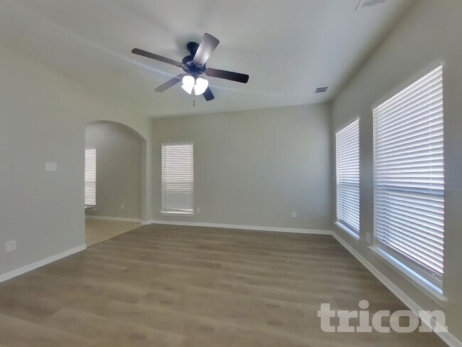 Foto del edificio - 6706 Honey Harvest Ln