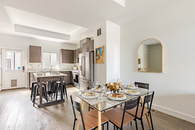 Foto del edificio - 2824 W Parkside Pl