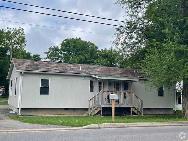 Building Photo - 206 Coles Ferry Pike