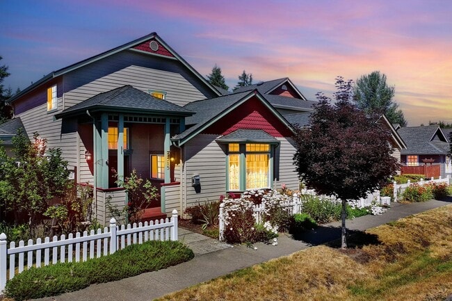 Building Photo - Must see! Spacious 3bd 2bath Ready for Imm...