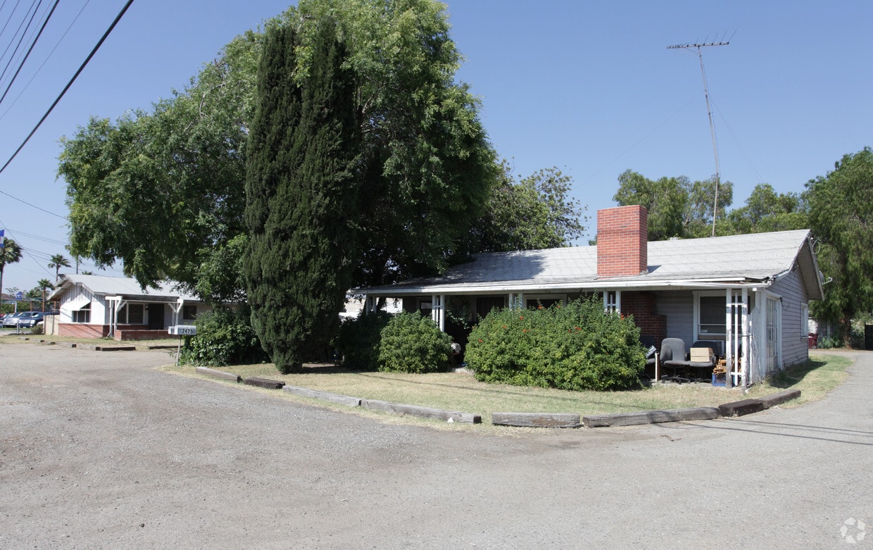 Primary Photo - 2471 Hamner Ave
