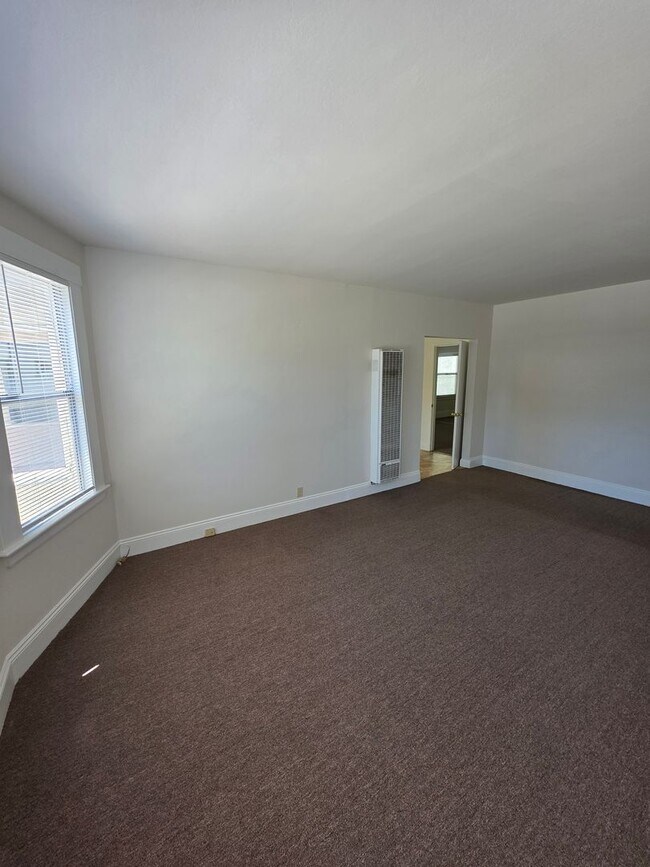 Foto del edificio - 422 E 15th St