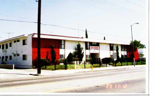 Building Photo - 13001 Vanowen St