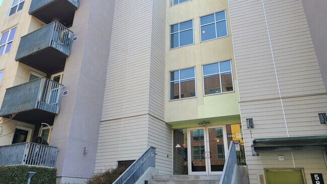 Building Photo - Furnished or Unfurnished Light filled, Spa...
