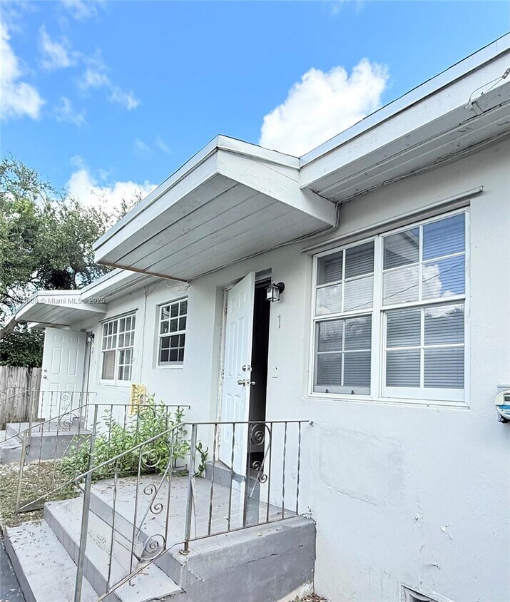 Foto principal - 337 NE 57th St