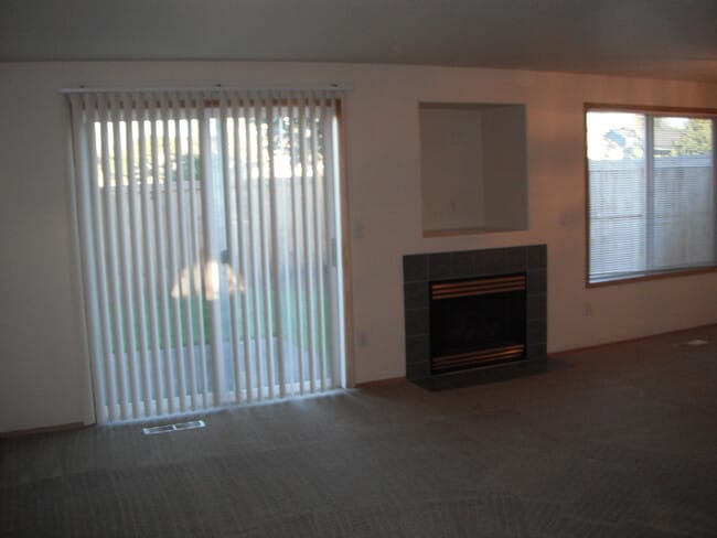 Building Photo - Spacious Kellie's Landing Duplex w/ Double...
