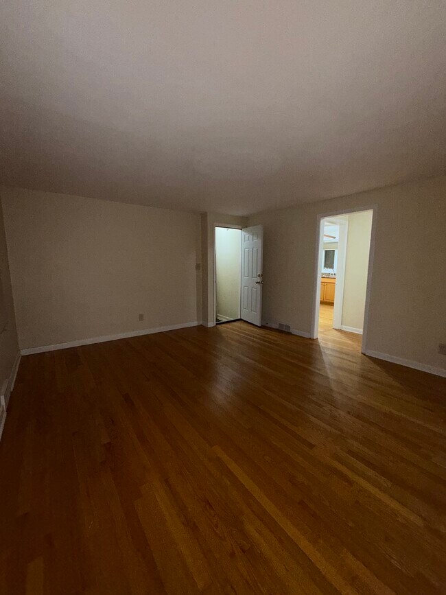 Foto del edificio - 1514 Caleb Ave