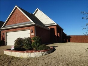 Building Photo - 9400 Deerhurst Pl