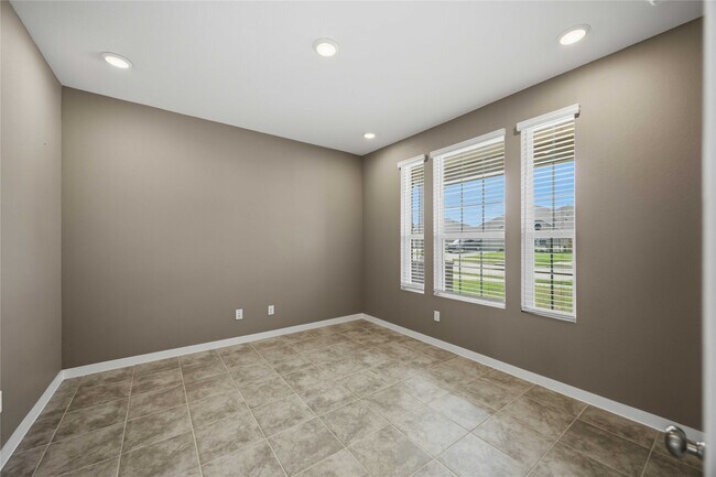 Building Photo - 1239 Cascade Hls Dr