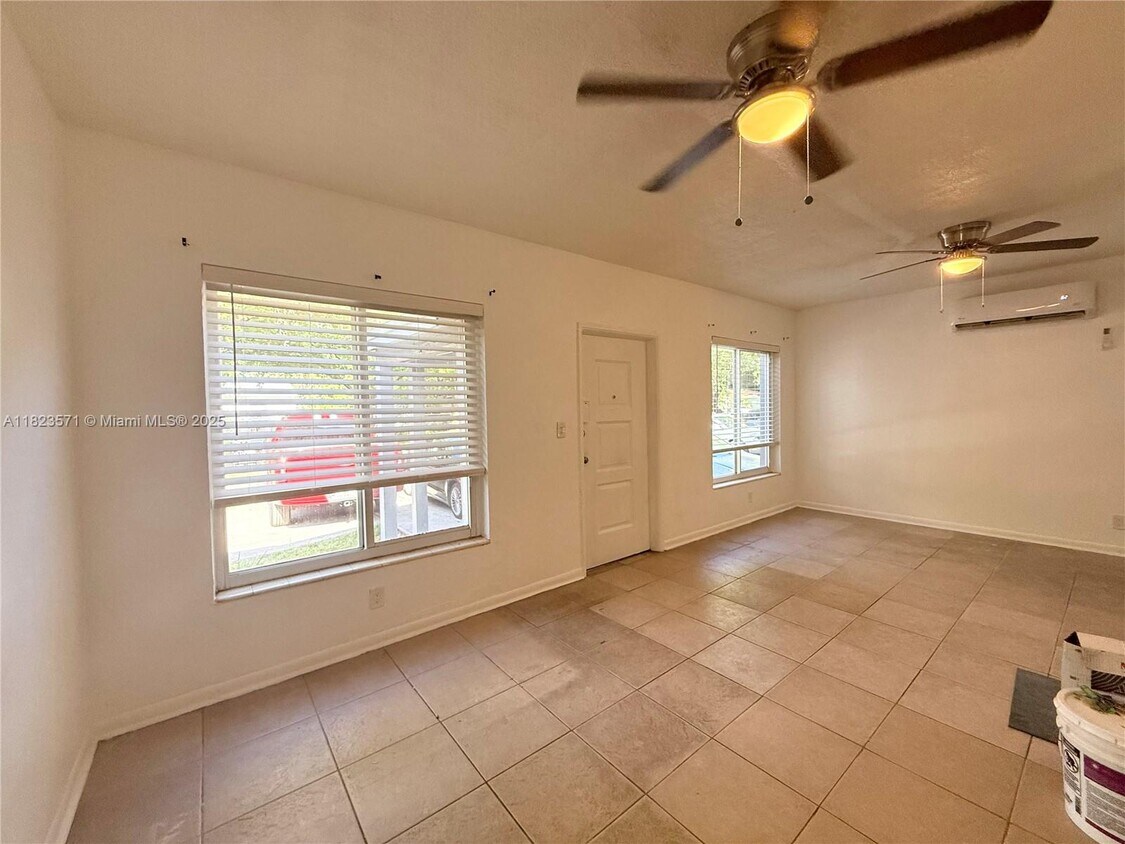 Primary Photo - 12320 NE 11th Pl