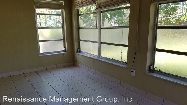 Foto del edificio - 2 br, 1 bath House - 5208 NE 1st Terrace