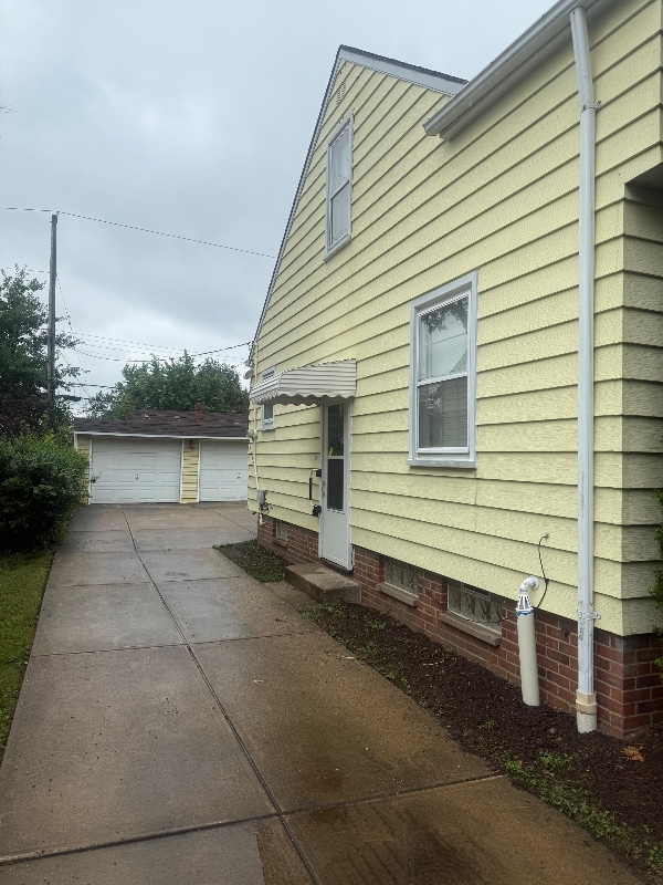 Building Photo - 13583 Shady Oak Blvd