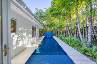 Building Photo - 295 6th St N