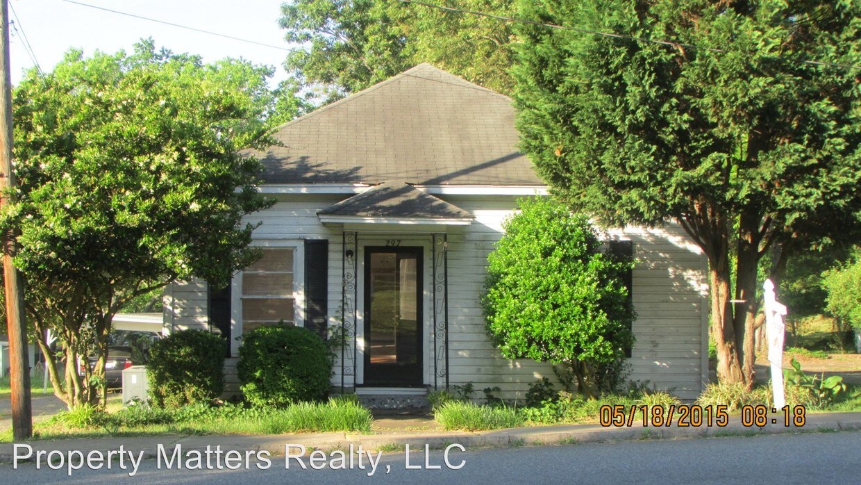 Primary Photo - 100 Main St