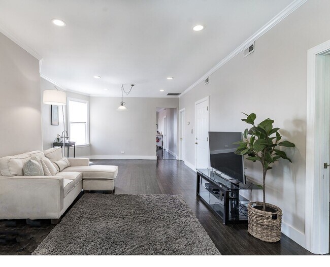 Foto del edificio - 2310 N Kenneth Ave