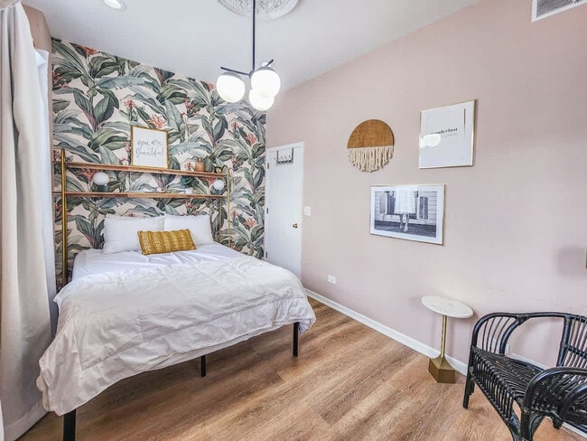 Building Photo - 1411 W Grand Ave