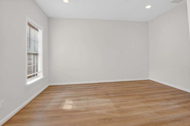 Foto del edificio - 5023 Village Fountain Pl