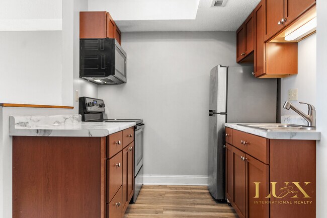 Building Photo - 66 9th St E