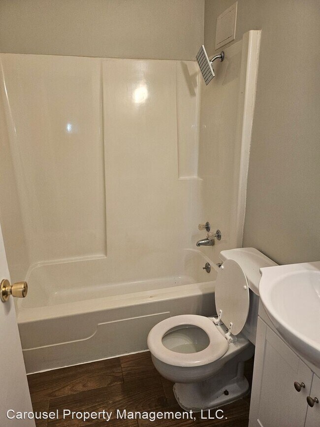 3 br, 1 bath House 2512 Ravenswood Dr House Rental in Evansville