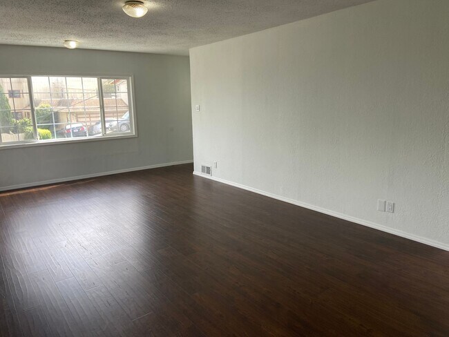 Foto del edificio - Single-Family Home 4BD/3BA Is Immediately ...
