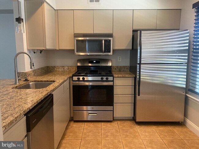 Building Photo - 2903A Heatherstone Ct