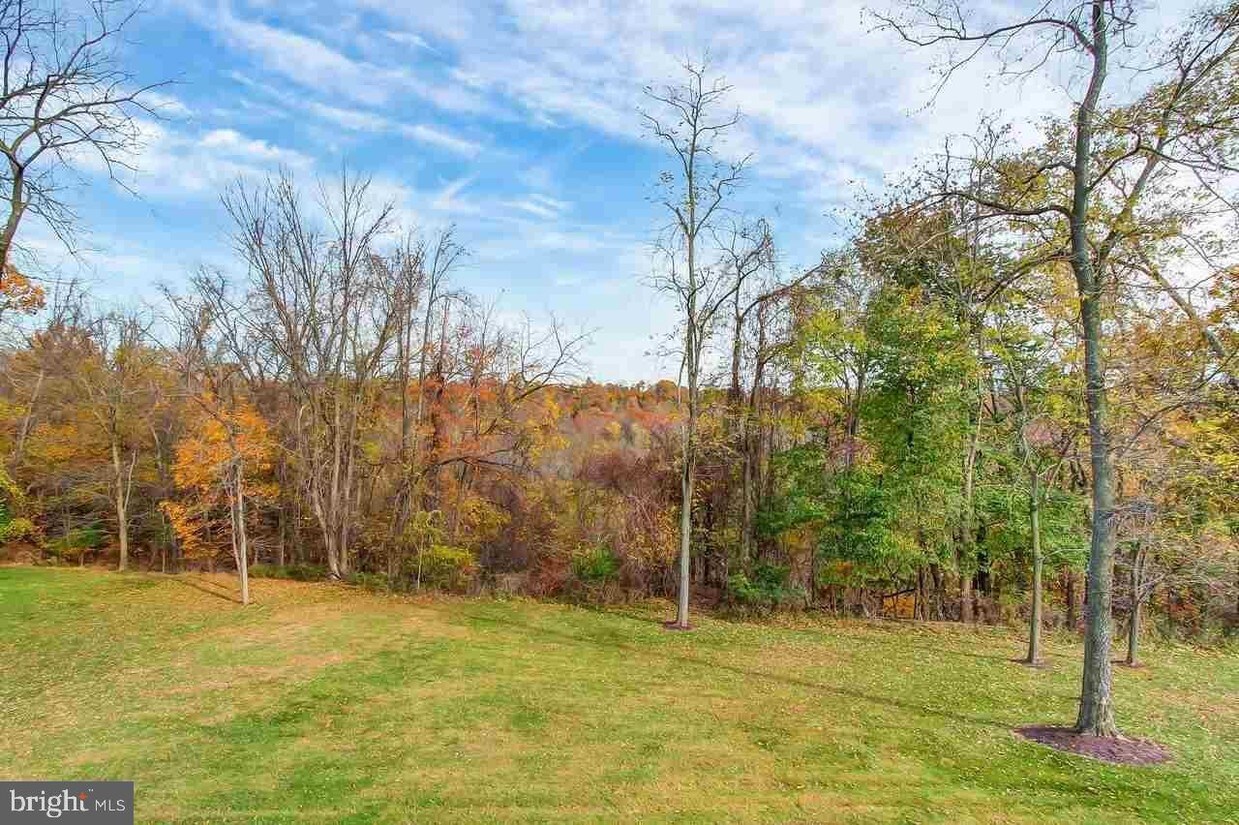 30 Bridgeport Dr, Mechanicsburg, PA 17050 House Rental in