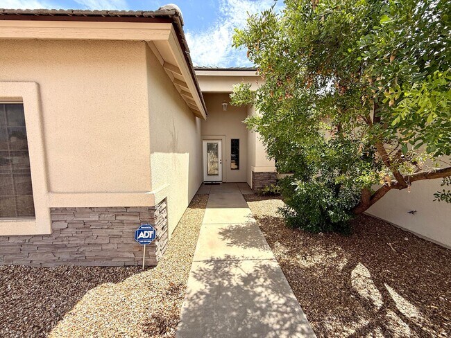 Foto del edificio - 2116 Roy Rogers Way