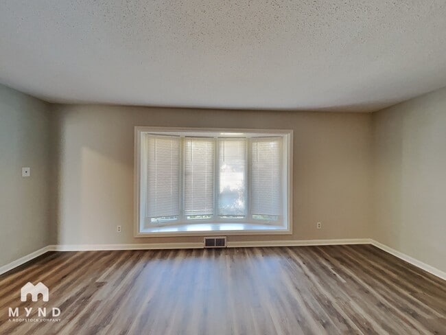 Building Photo - 1725 Prado Ave