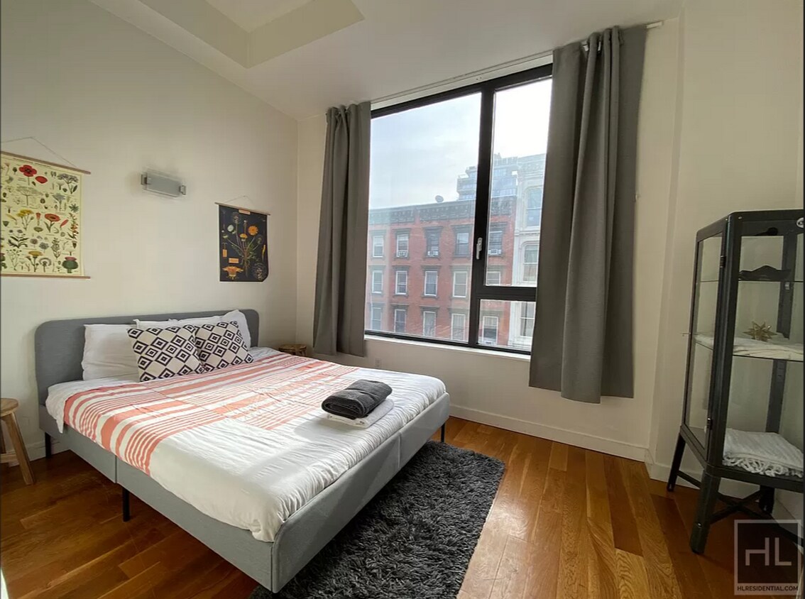 Building Photo - Luxurious 2 bedroom/1 Bathroom apt available for immediate or June 1st move-in in Prime Williamsb...