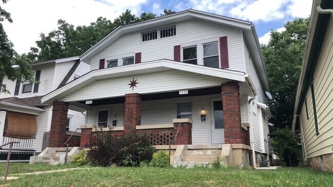 Foto del edificio - 1038 Walnut Hill Pl