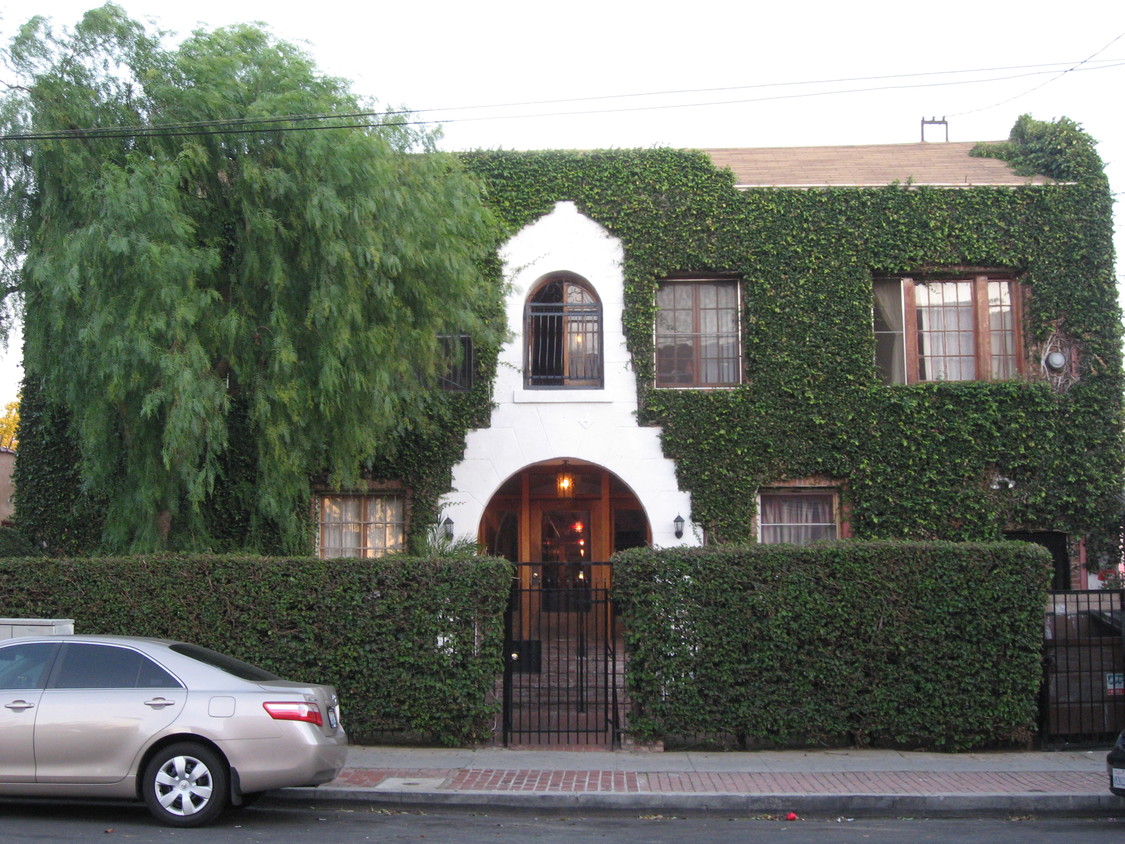 Primary Photo - 1112 N Kingsley Dr