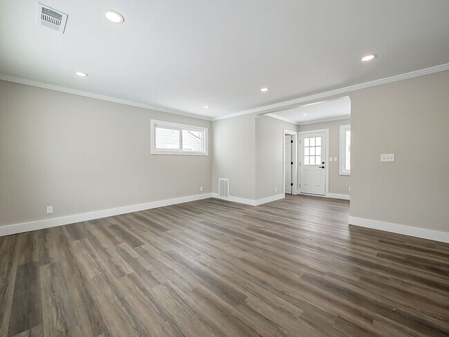 Building Photo - Newly Renovated – Charming 3-Bedroom Home in Roseville!