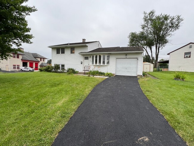 Building Photo - Bensalem 3 bedroom 1 bath + Basement near ...