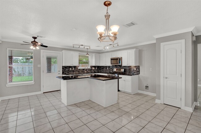 Building Photo - 3511 Blue Wing Dr