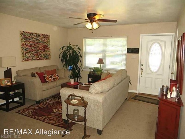 Foto del edificio - 4 br, 2 bath House - 305 PLAZA TRAIL COURT