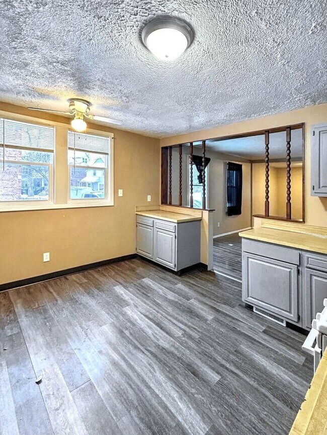 Building Photo - Charming 3-Bedroom Home with Modern Comfor...