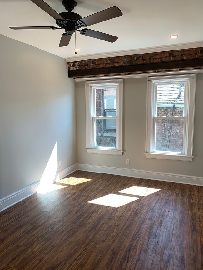Building Photo - 52 Whitney Pl