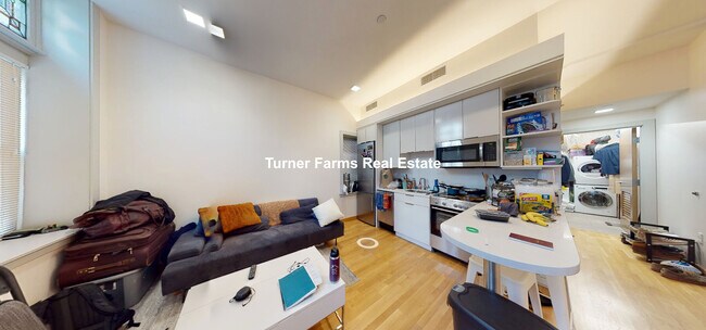 Building Photo - 15 Mount Auburn St